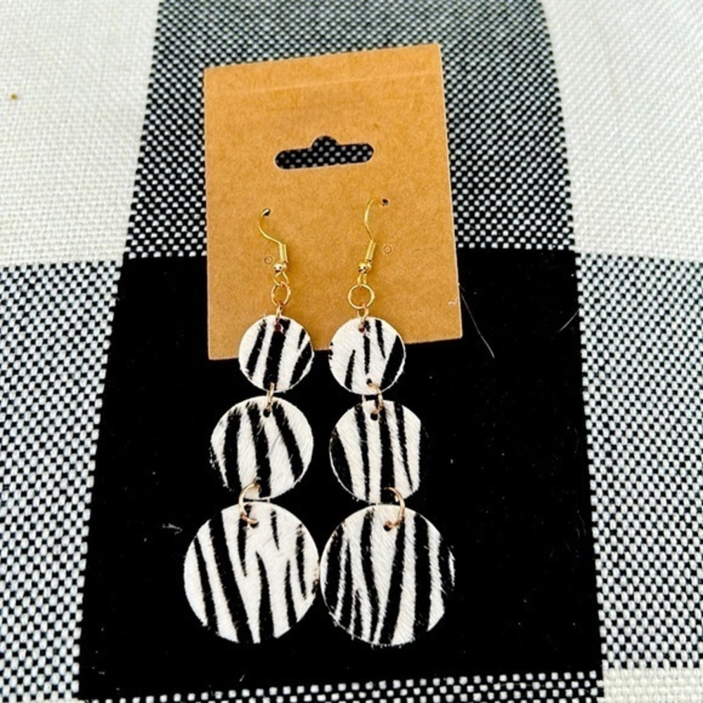 Adorable white and black zebra print